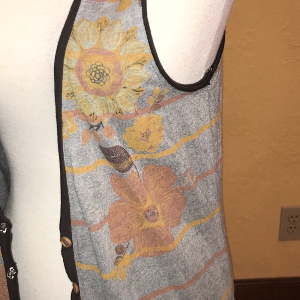 Vest NWT - Picture 3 of 5